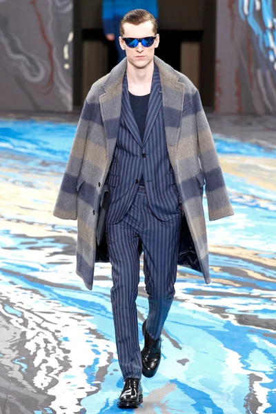 Look 13